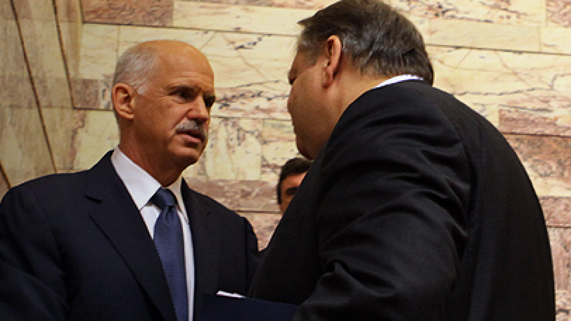 Papandreou to meet with Venizelos and the Troika